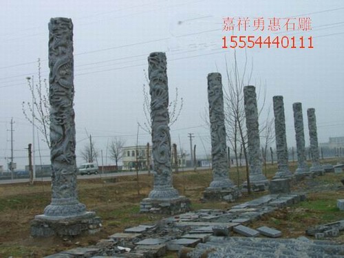 石雕广场龙柱