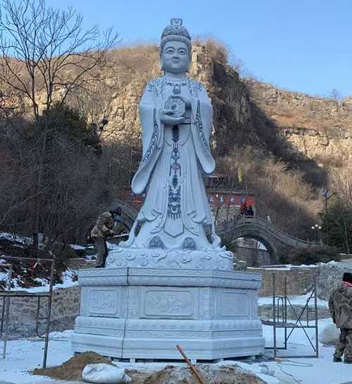灵山老母雕塑